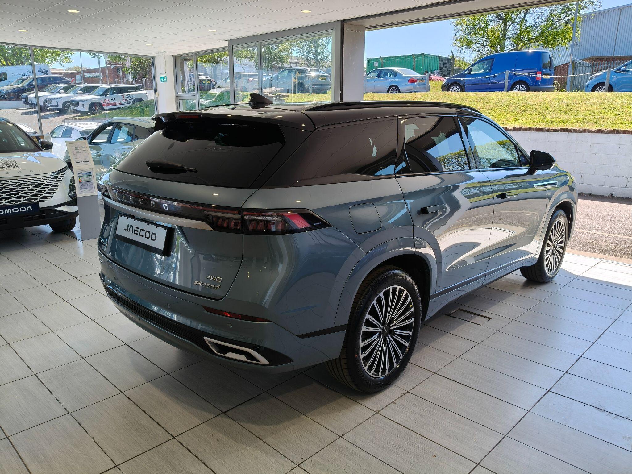 Large vehicle image